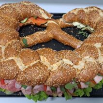 Höhner’s Lokale Genüsse – Ihr Café und Feinkosttreffpunkt für frische, nachhaltig hergestellte Spezialitäten aus der Region.