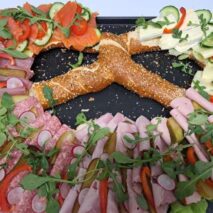 Höhner’s Lokale Genüsse – Ihr Café und Feinkosttreffpunkt für frische, nachhaltig hergestellte Spezialitäten aus der Region.